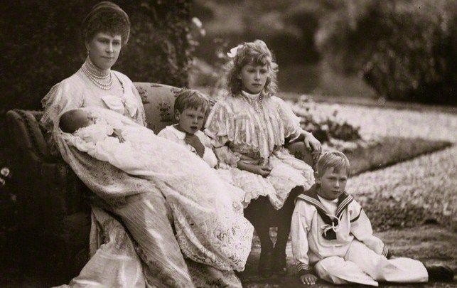 Why Did the Royal Family Change its Name to Windsor? - History How It Happened